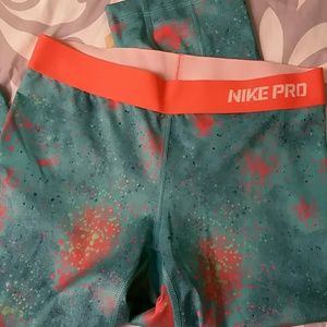 Nike Pro cropped workout pants