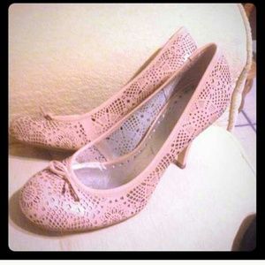 Bcbg pink heels