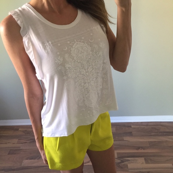 Sold Ruffled White Top - Picture 2 of 4
