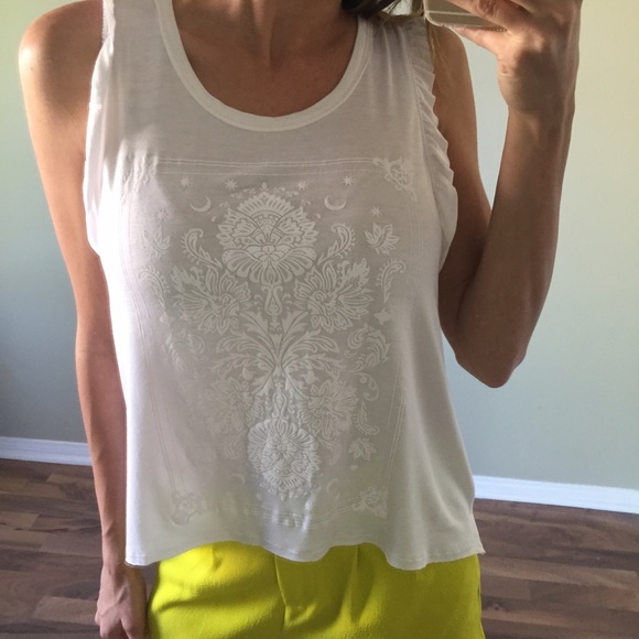Sold Ruffled White Top - Picture 3 of 4