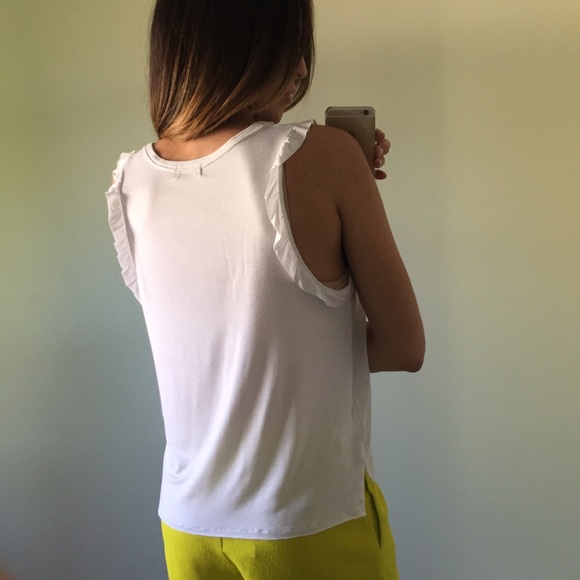 Sold Ruffled White Top - Picture 4 of 4