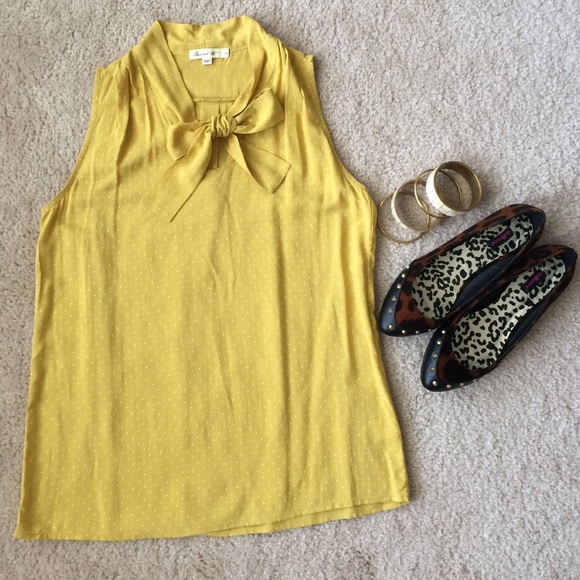 Gold with White Dot Bow Collar Top - Picture 2 of 3
