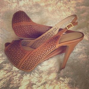 BCBG Generation Sexy Peep Toe shoes size 9