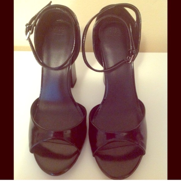 ZARA open toes Sandal