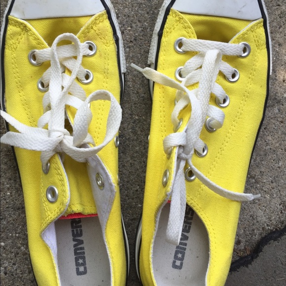 Double tongue yellow and hot pink chucks