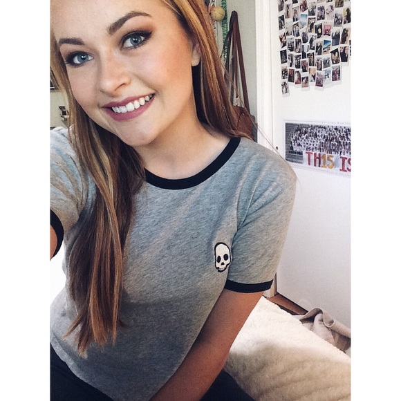 Brandy Melville skull t shirt