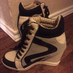 Bamboo size 6 high heel tennis shoes