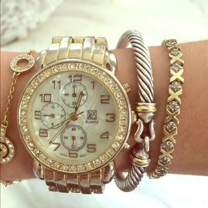 New York & Company gold watch with Quartz