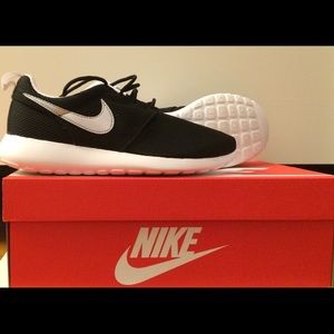 Nike Roshe Run Black and White