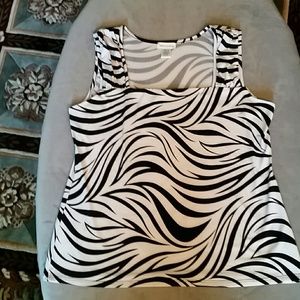 Sleeveless black and white top