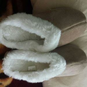 Faux fur slipper