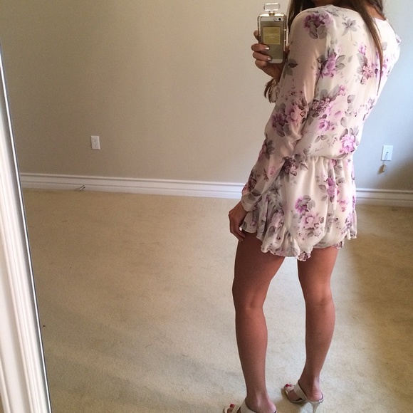 • SOLD • Sweetest Ruffled Romper S/M - Picture 2 of 4