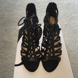 Nine West "Conspire" Black lace-up wedges size 8.5