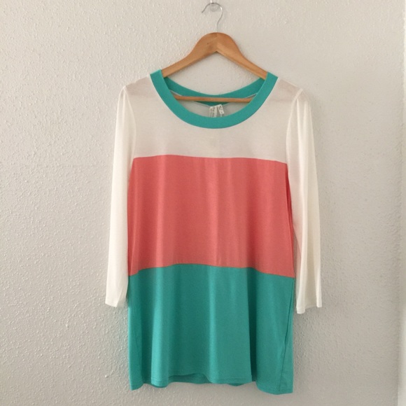 Color block back button detail top - Picture 2 of 2