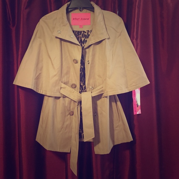 NWT Betsey Johnson Capelet