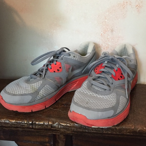 ➡️SOLD⬅️ Used Nike sneakers - Picture 2 of 4