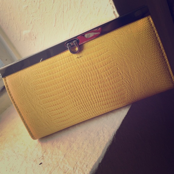 Mustard wallet 💛