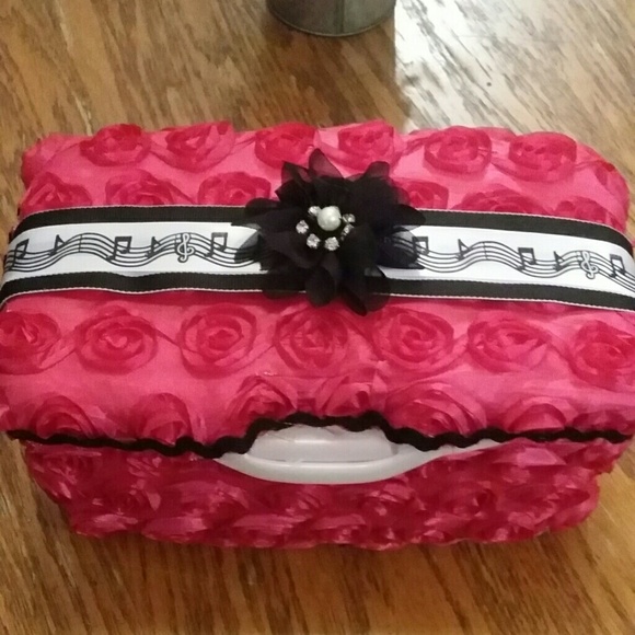 BIG WIPE CASE!  COMES IN CORAL TIFFANY COLOR. - Picture 1 of 1