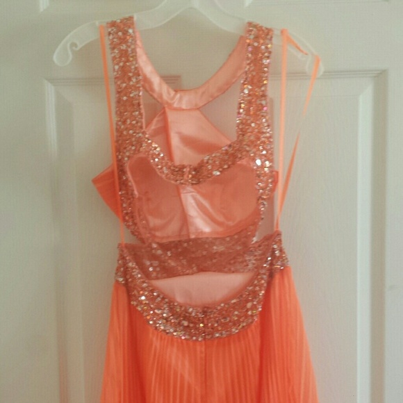 PROM DRESS!! - Picture 2 of 4
