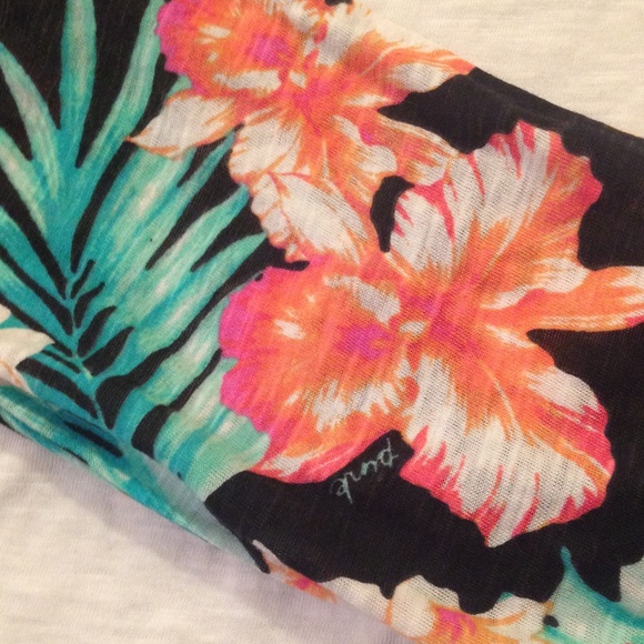 🌺Victoria's Secret PINK Tropical Floral Tee🌺 - Picture 2 of 4