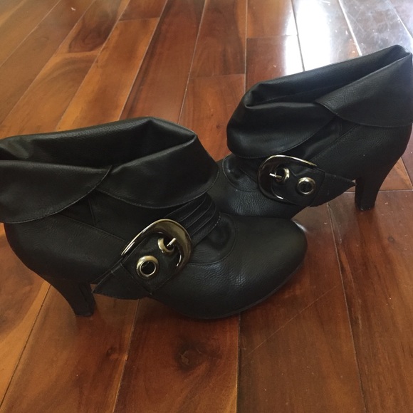 Black ankle booties