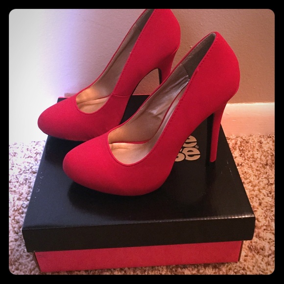 Red pumps