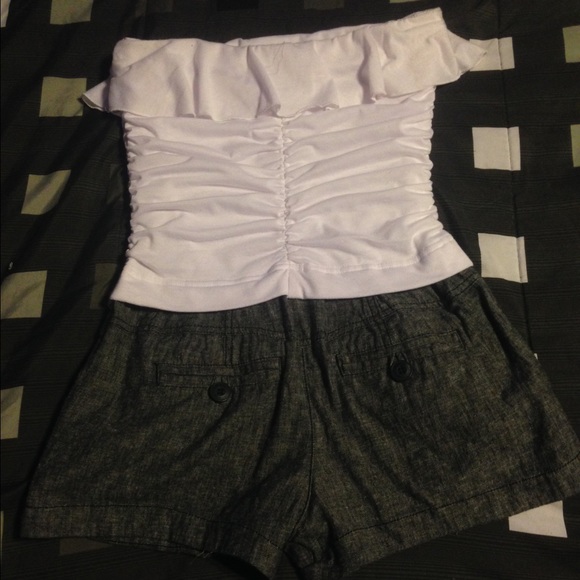 White and grey romper. - Picture 2 of 2