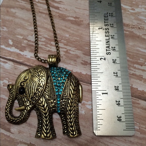 🚫sold in a bubdle🚫 elephant necklace - Picture 2 of 2