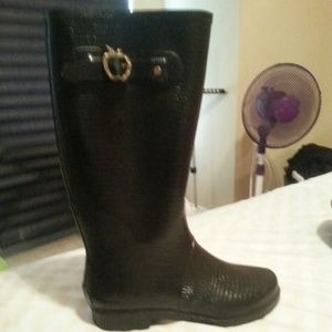 Black rain boots