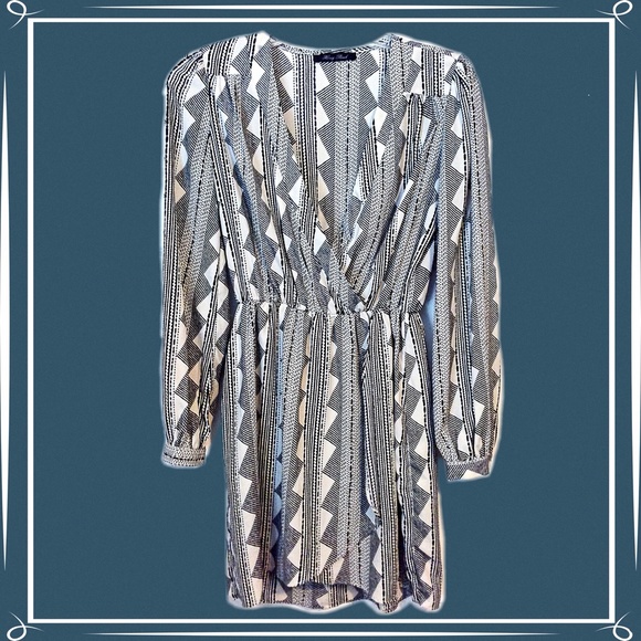 NWOT Black & White Silk V-Neck Long Sleeve Dress