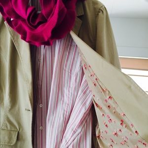 An off white tan jacket. Great jacket! Sharp piece