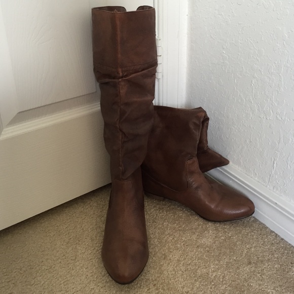 Brown boots.