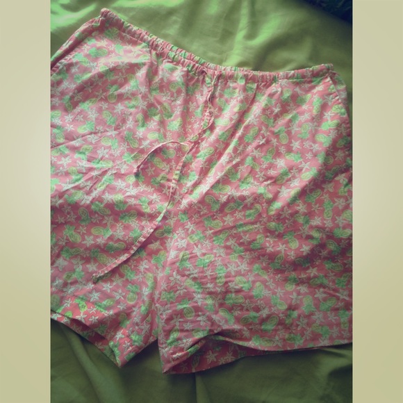 Lilly Pulitzer pineapple lounge shorts w/ pockets!