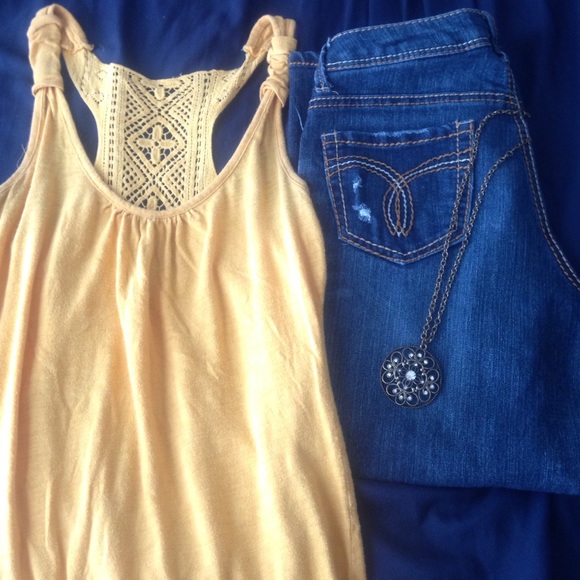 BUNDLE! Kapris + top + necklace