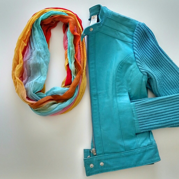 Accessories - Rainbow Infinity Scarf 🌈
