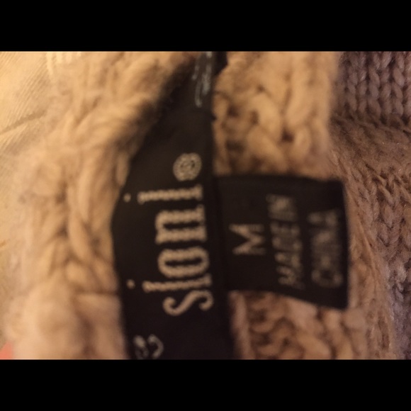 Sweater 🌹 - Picture 2 of 2