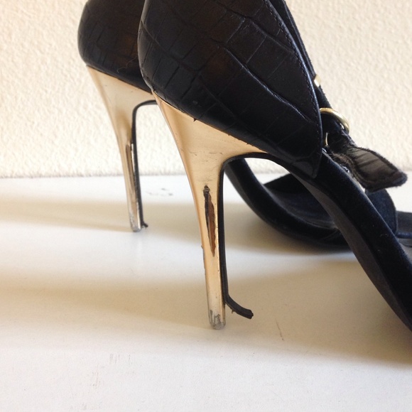 Steve Madden Sandal Black + Gold Heels - Picture 4 of 4