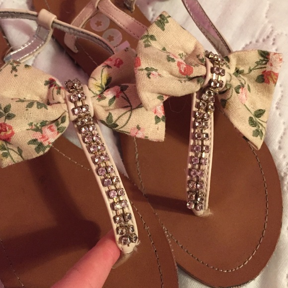 Bow tie sandals! With floral print and diamonds - Picture 3 of 3