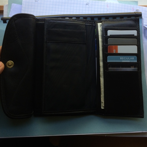 LAST DAY Dooney and Bourke Leather Wallet - Picture 2 of 4