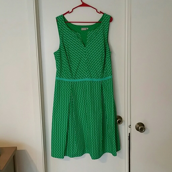 Green zig zag dress - Picture 1 of 3