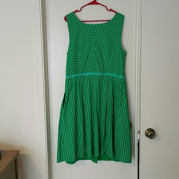 Green zig zag dress - Picture 2 of 3