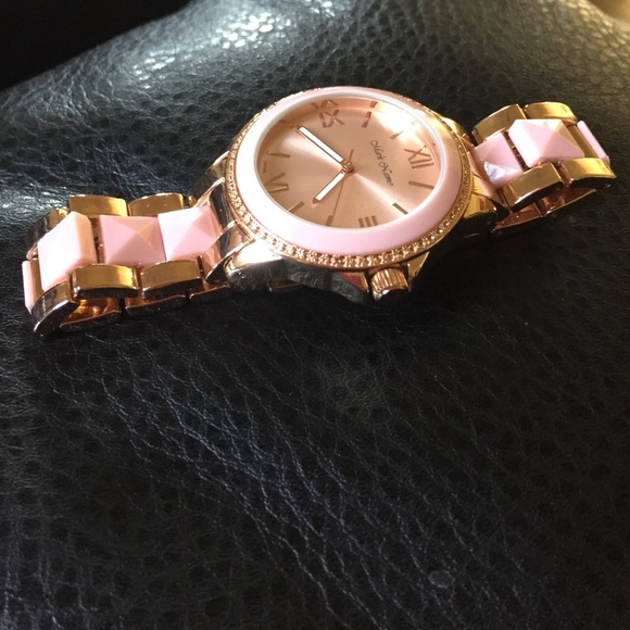Pink & Gold watch - Picture 4 of 4