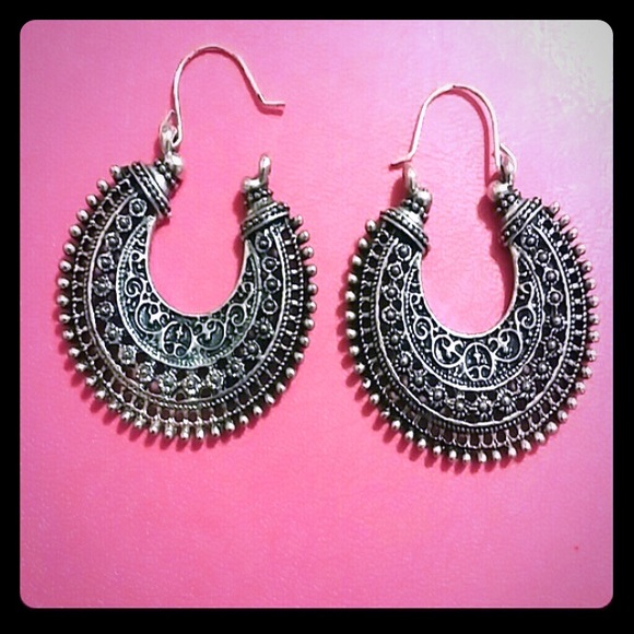Earrings - Picture 1 of 1