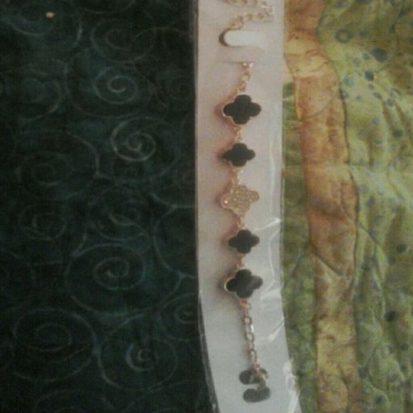 Clover bracelet