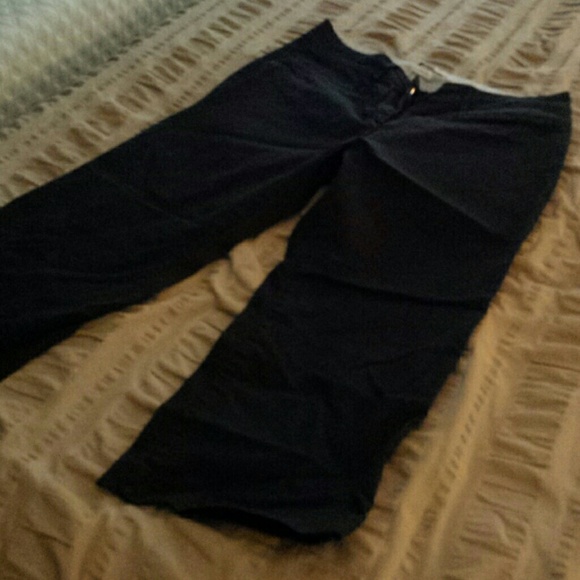 Black capris