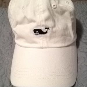 White vineyard vines baseball cap