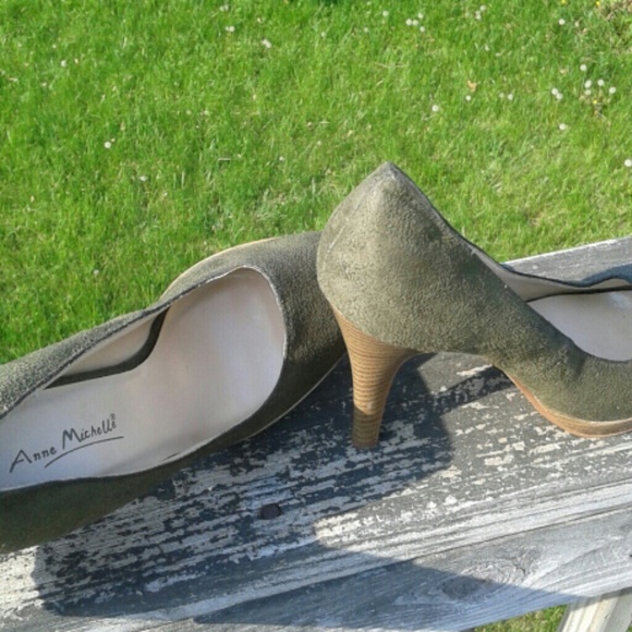 green satin heels - Picture 2 of 2