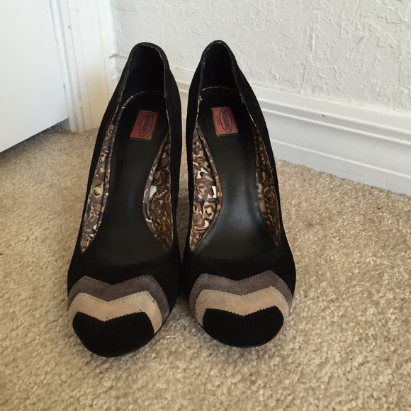 Like new. Suede shoes.