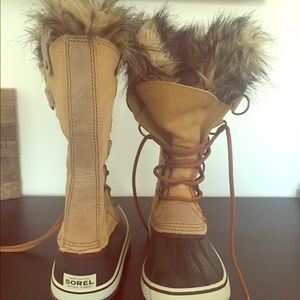 Sorel boots size 9 never worn