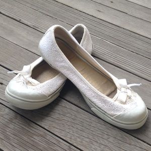 {On Hold}. Pretty white sneakers